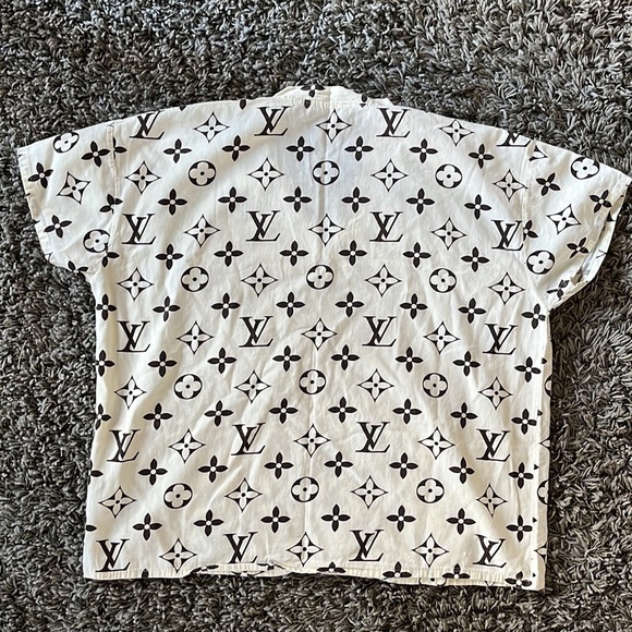 Unisex Lv Print T-Shirt - Picture 2 of 2